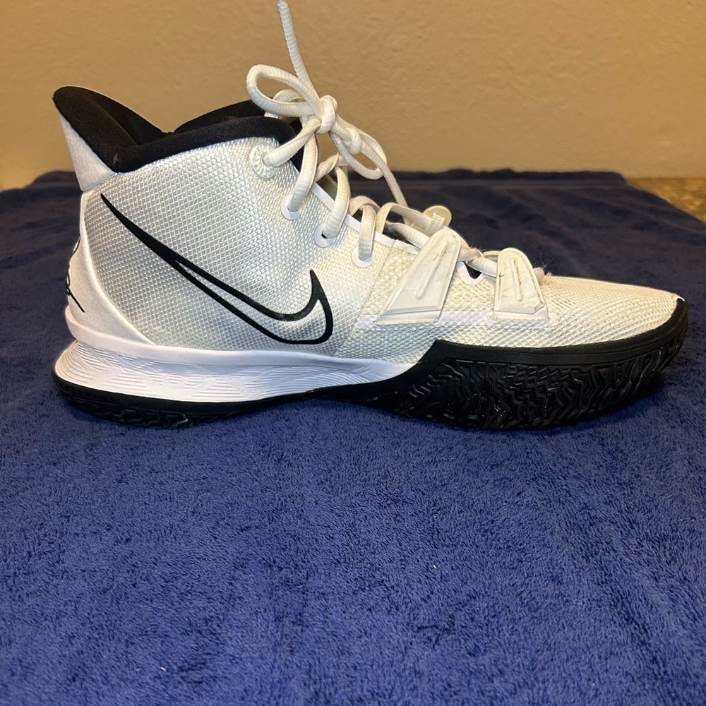 Nike Kyrie Infinity Basketball Shoes Lace Up Men’s White/Black Size 11.5 - Picture 1 of 15